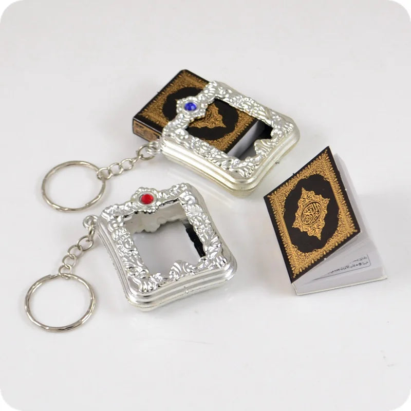 Mini Quran Schlüsselanhänger – Vergoldetes Design mit edlen Details