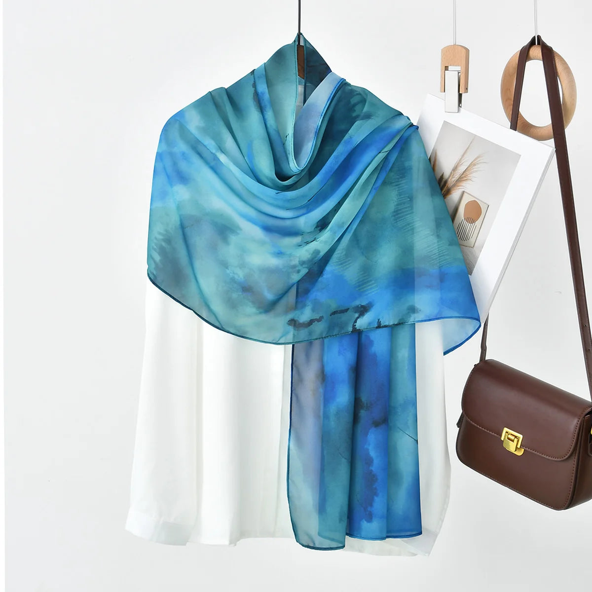 Leichter Chiffon Hijab mit Aquarell-Tie-Dye | Digital Print Kopftuch – Luftig, Stylisch & Elegant